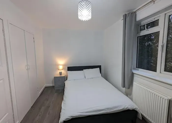 3 Bedroom Apartment Sleeps 8