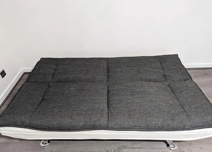 3 Bedroom Apartment Sleeps 8